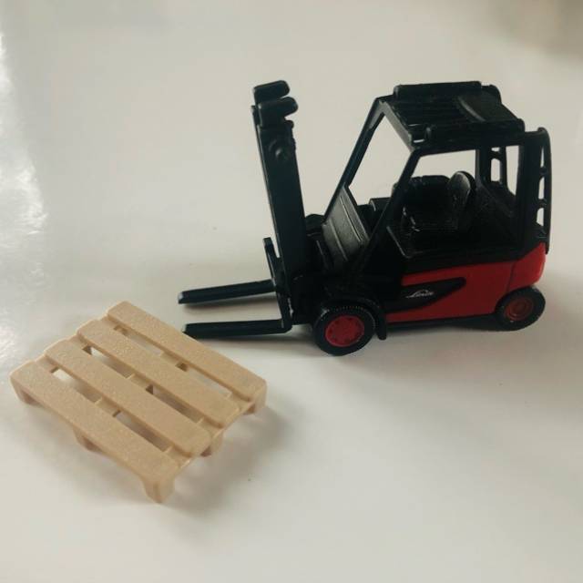 Siku Fork Lift with pallet 1311