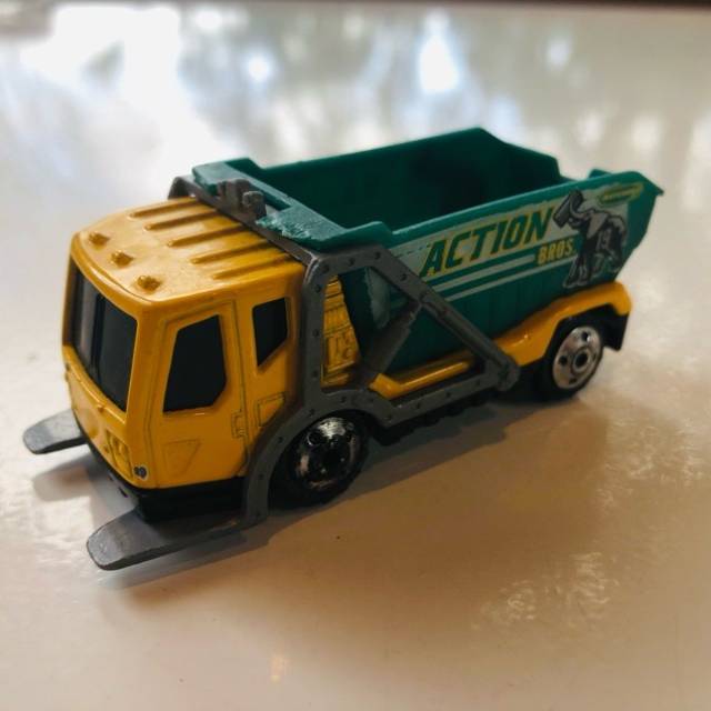 MB Trash Truck Action Bro’s 2001