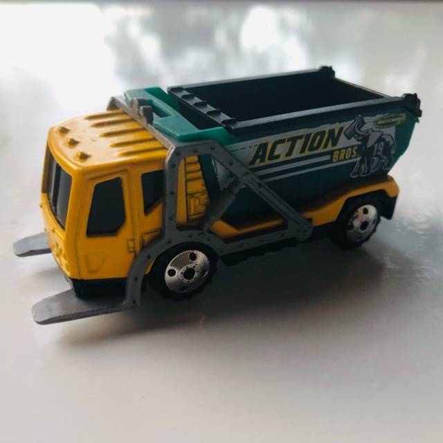 MB Trash Truck 2001