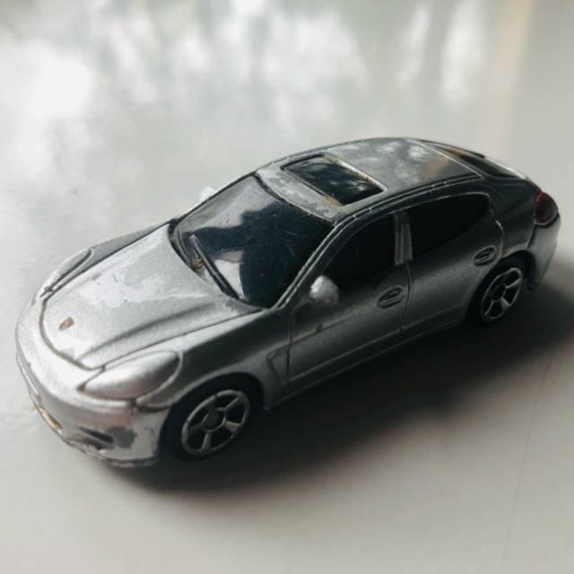 Maisto Porsche Panamera Turbo