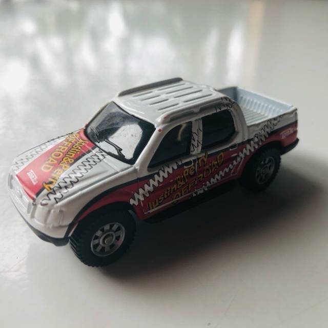 Maisto Ford Sport Trac 2002