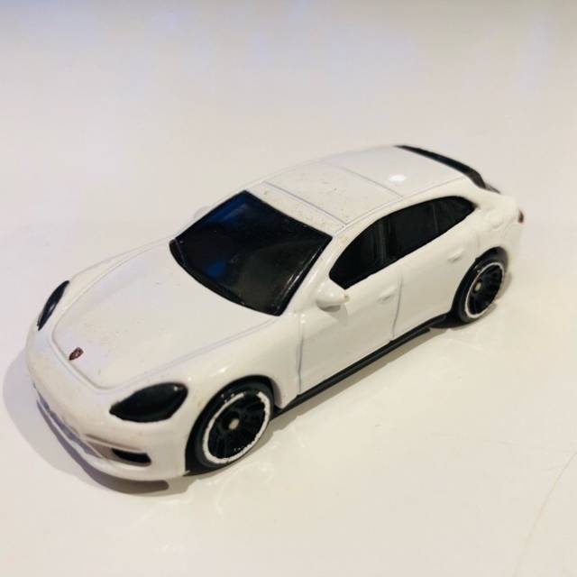 HL Porsche Panamera Turbo S E - Hybrid Sport...