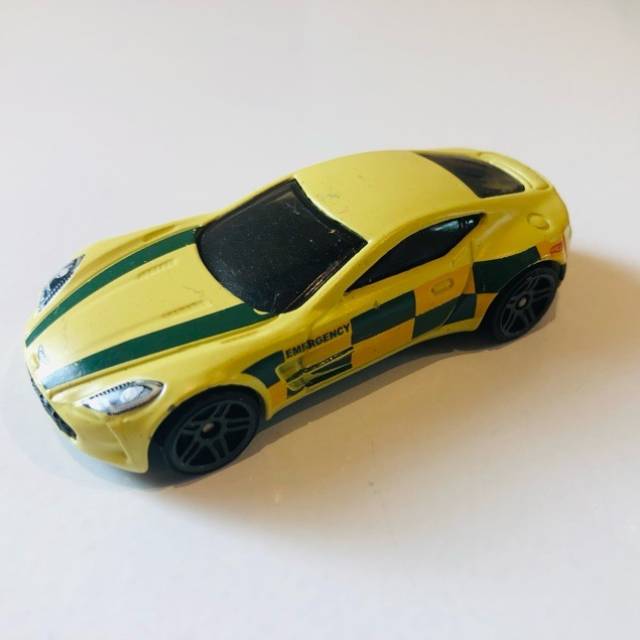 HL Aston Martin One-77 Yellow Emergency 2011...