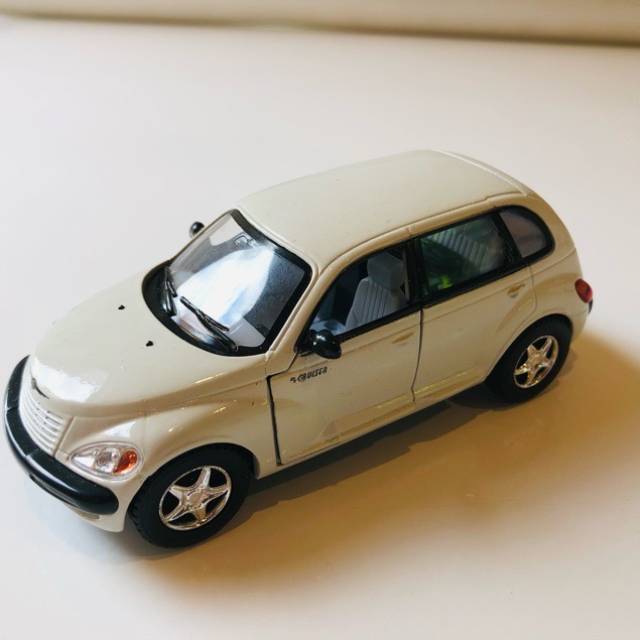 Kinsmart Chrysler PT Cruiser 134 While -China