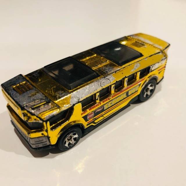 HF Hot Wheels High 2013 School Bus Gold 2013...