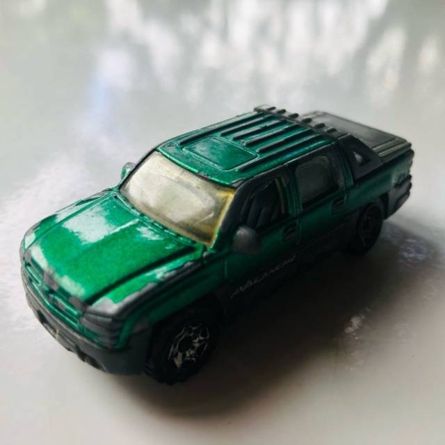 MB Chevrolet Avalanche Green 2001