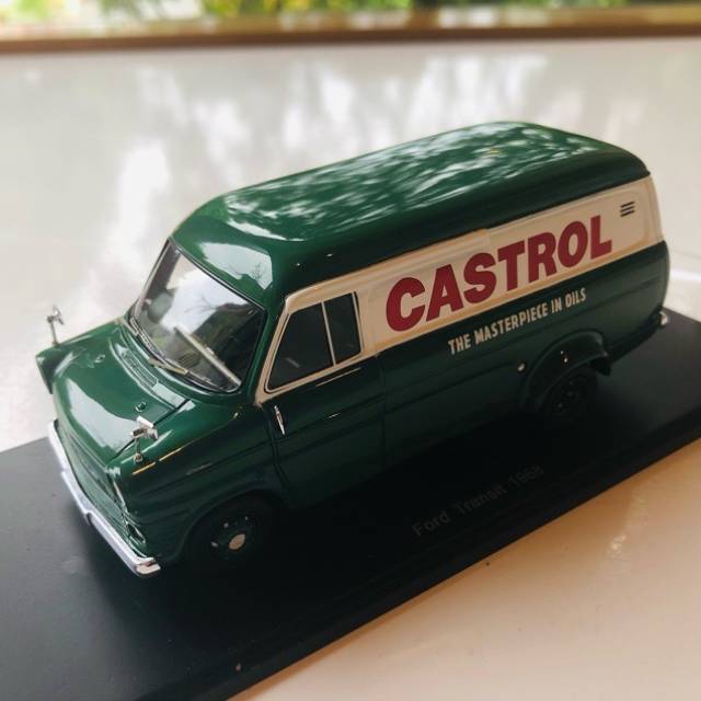 SPARK - Ford Transit 1968 Castrol