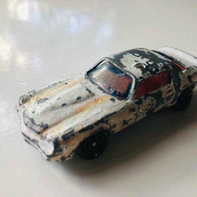Play Art Camaro White