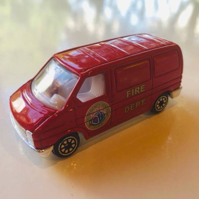 Welly Bedford Red Van ( Fire Dept) No 88591