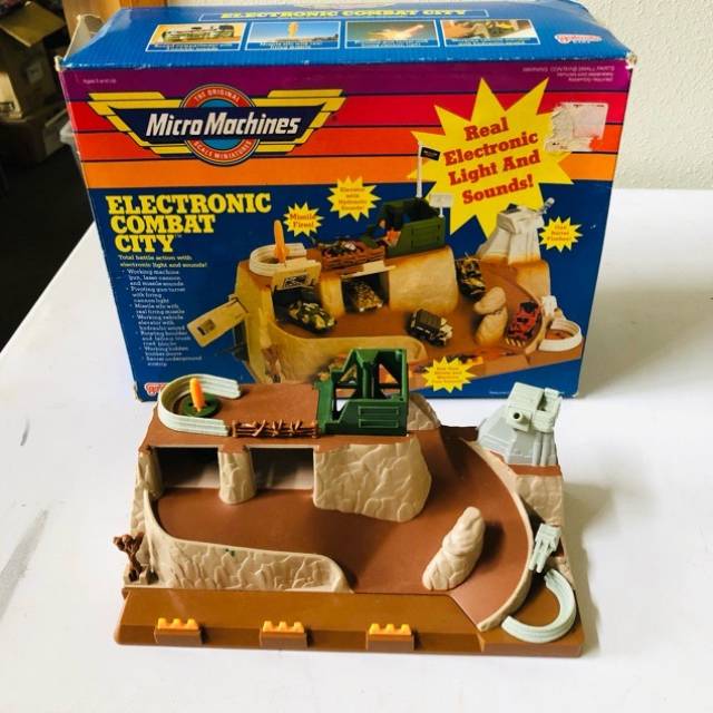 90 VILLAGE WAR ELECTRONIC COMBAT CITY GALOOB...