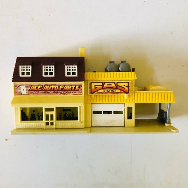 Micro Machinesc Cars and Ace Auto Parts Gas...