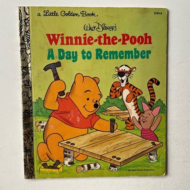 Golden Book - Winnie-the-Pooh A Day to Remem...
