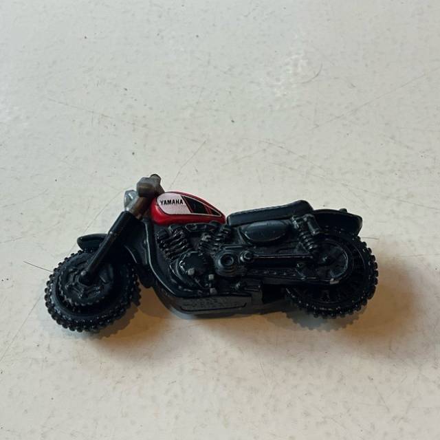 HL Yamaha Motorbike Black and Red