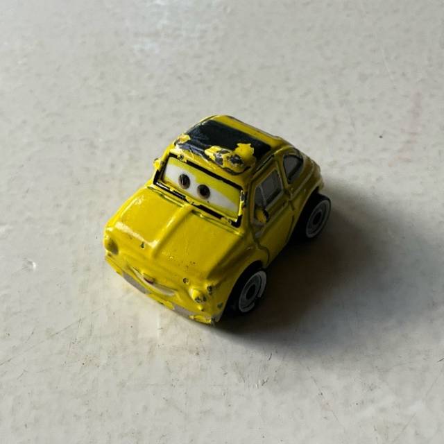 Disney Cars Pixar - FBG86 Fiat 500