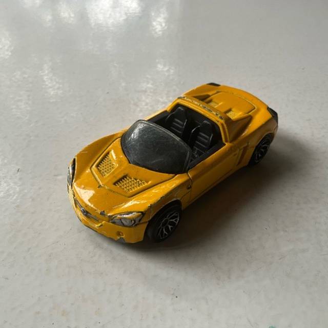 MB Opel Speedster Yellow 2002