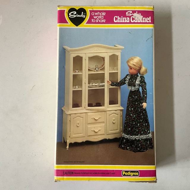Sindy - China Cabinet PEDIGREE 44582 (PAM)