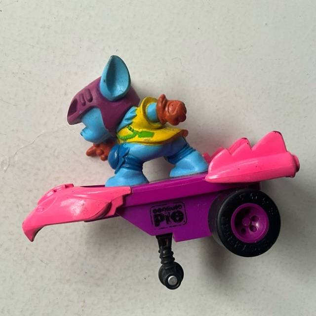 Georgie Pie skate boarding dog 1990s (RARE)