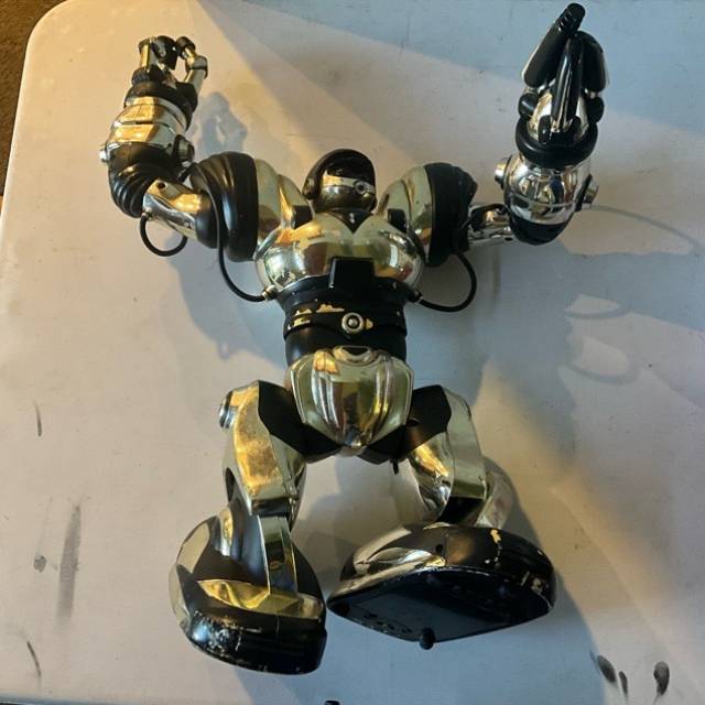 2002 WowWee WW250 Robosapien Humanoid Crome...