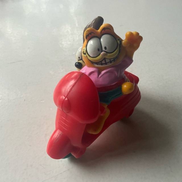 McDonald’d - 1988 Garfield and Odie on Sco...