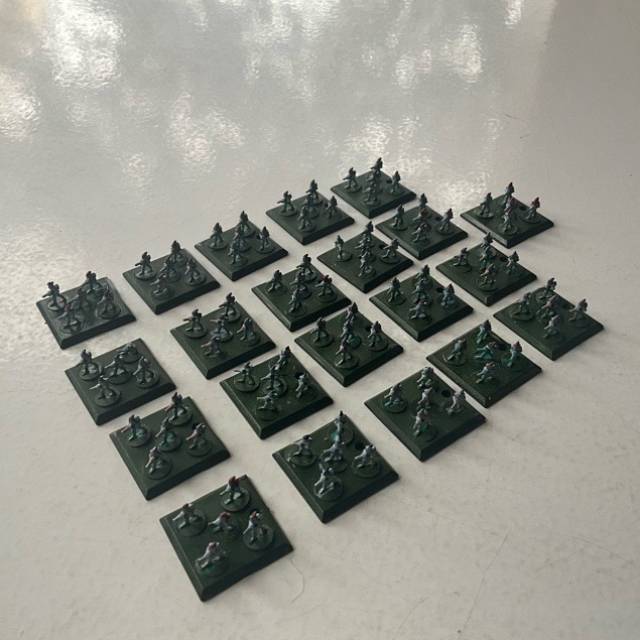 Battle Figures (x21) foot soldiers -Desktop...