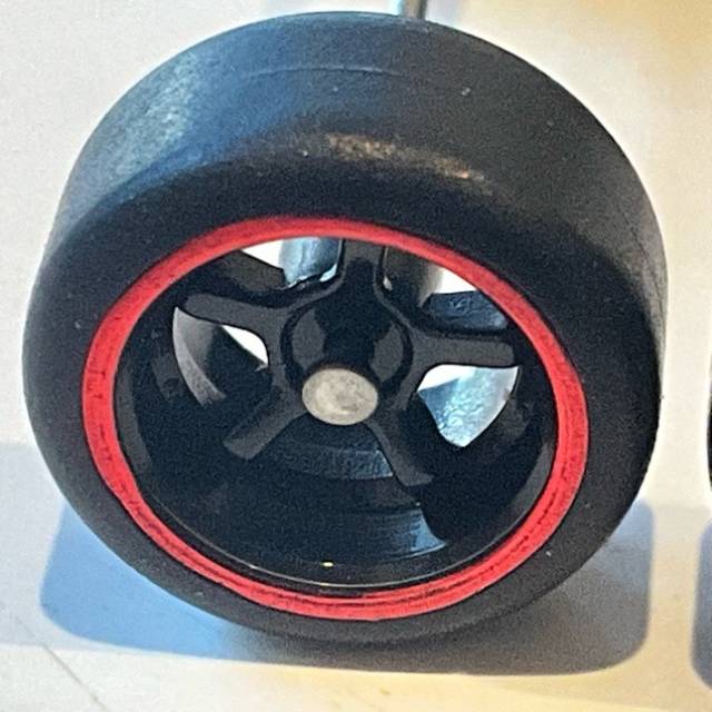 Custom Tyres Axle Set (Black Red 5 Spoke)