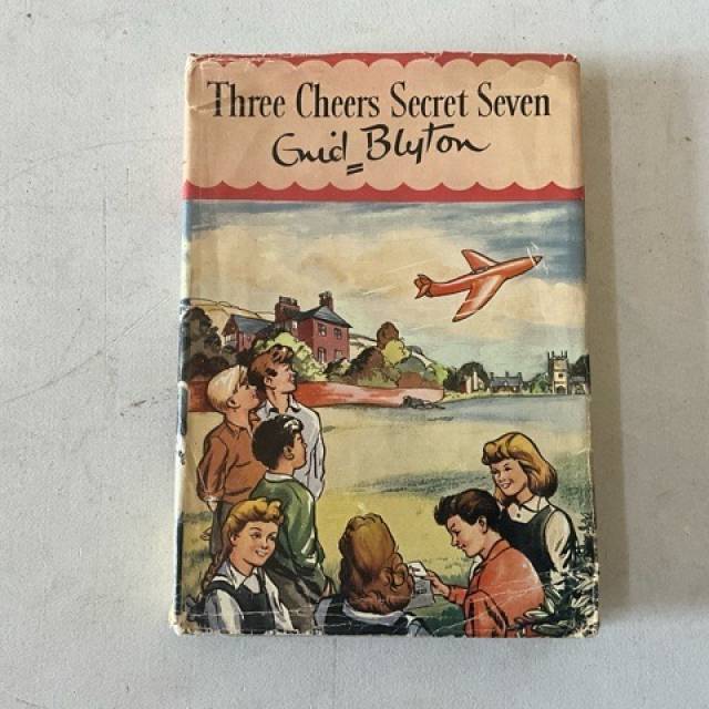 Enid Blyton - Three Cheers Secret Seven, 196...