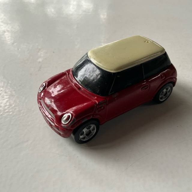 MAISTO MINI COOPER RED 1:64 SCALE DIECAST CAR