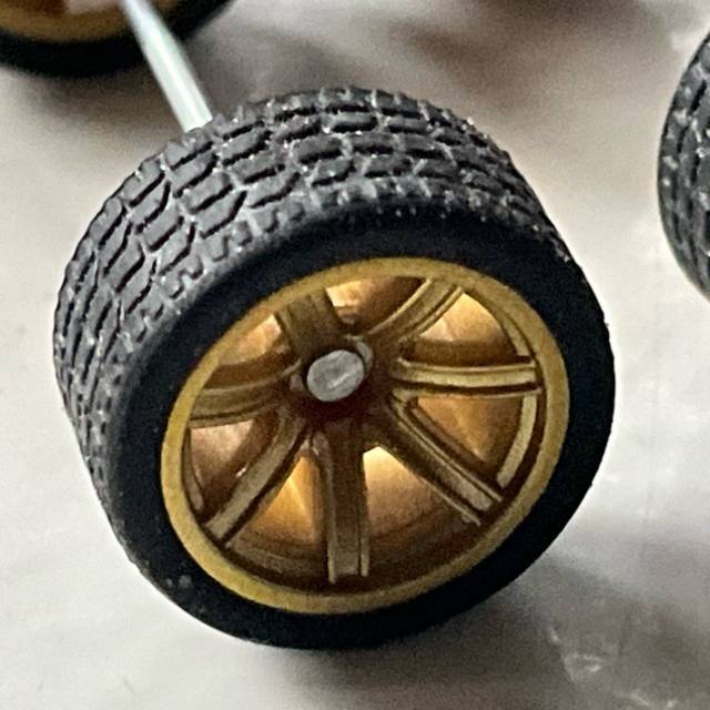 Custom tread Tyres Axle Set (Gold 7 Spoke)
