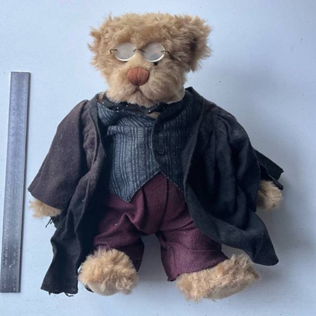 Cottage Collectibles BY GANZ (Mr. Bearister)...