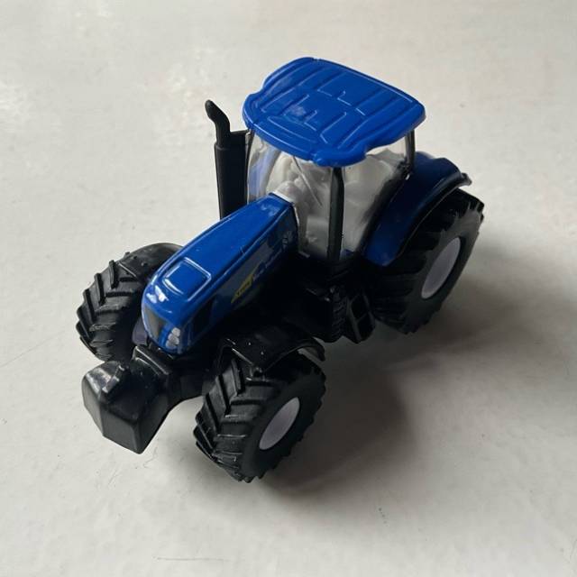 SIKU New Holland Blue Tractor LR22187