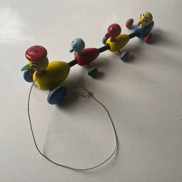 Buzzy Bee -Pull along 1940s Ducks - Makes Qu...