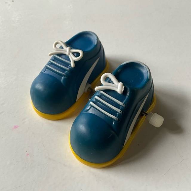 Blue Pair Of Wind Up Walking Shoes Toy HONG...