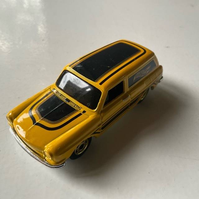 HL Custom ‘69 Volkswagen Squareback Yellow...