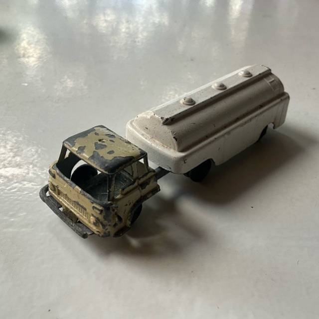 Fun Ho - Articulated Milk Tanker No 40 95mm...