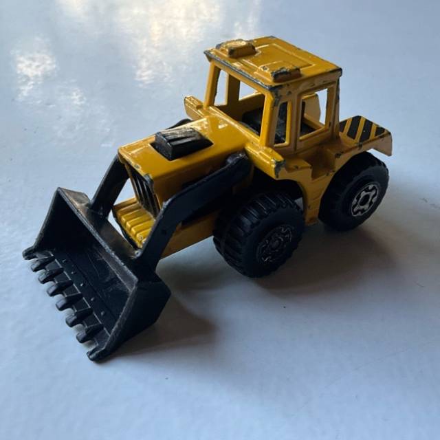 MB SUPERFAST TRACTOR SHOVEL Yellow and Black...