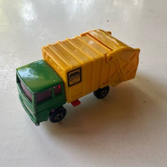 MB SUPERFAST REFUSE TRUCK Green and Yellow 1...