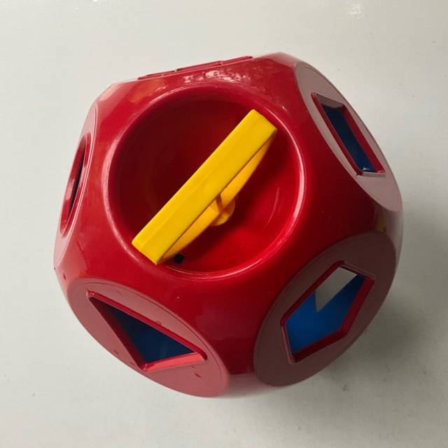 80’s Tupperware Shape-O-Ball Toy Sorter -...