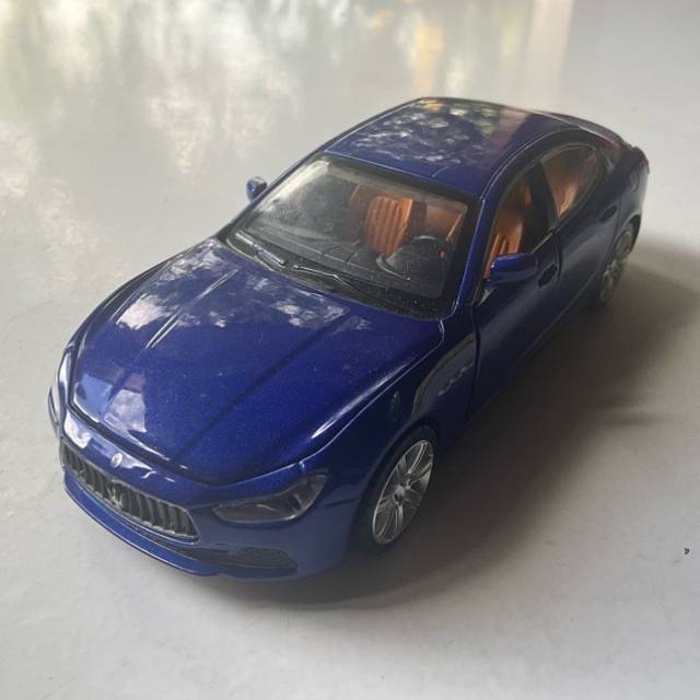 Maserati Ghibli 1 32 SCALE BLUE (HAS SOUNDS)