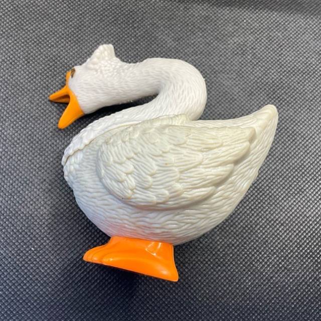 Mcdonald’s 2011 White Goose Squeaker Orang...