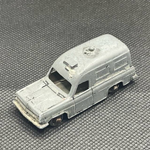 Fun Ho Holden Ambulance No 35 57mm 1967 - 1982