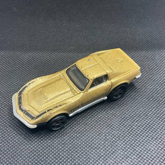 HL ‘69 Corvette 06 First Editions 738 Gold...