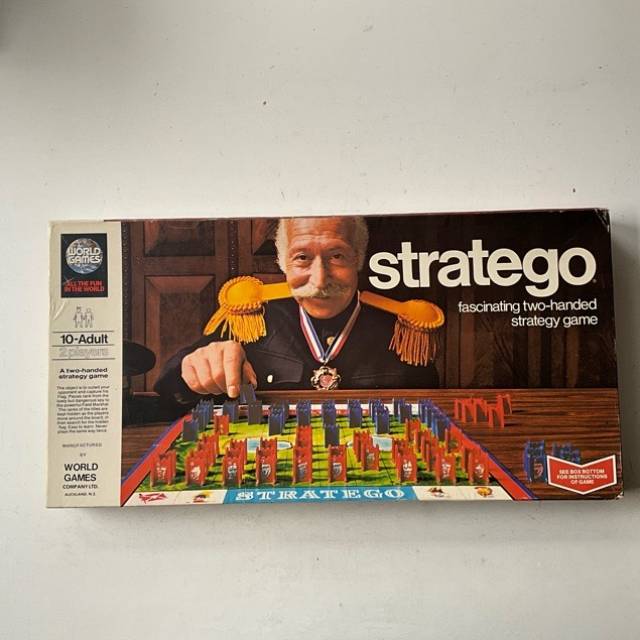 1977 Milton Bradley Stratego Board Game