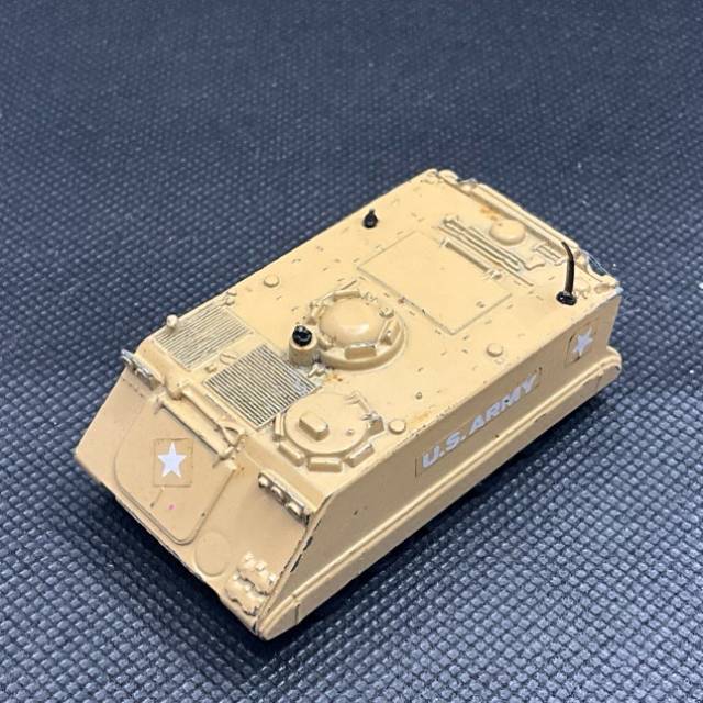 Play art ARMOURED PERSONEL CARRIER
