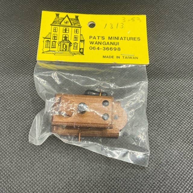 PAT’S MINIATURES Old Fashioned TELEPHONE