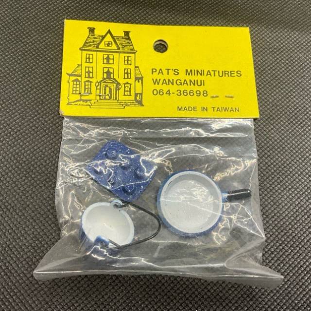 PAT’S MINIATURES Cast Iron Cooking Set