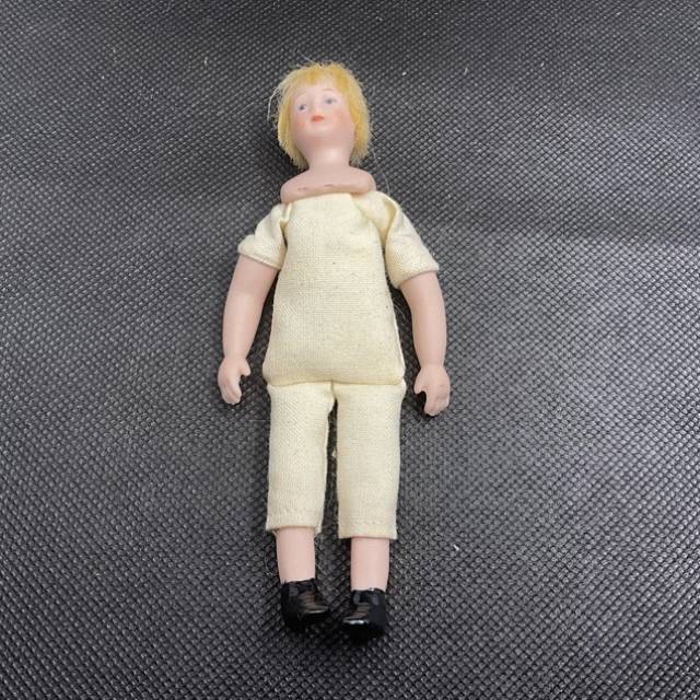 Miniature Dolls House Person - Small Woman