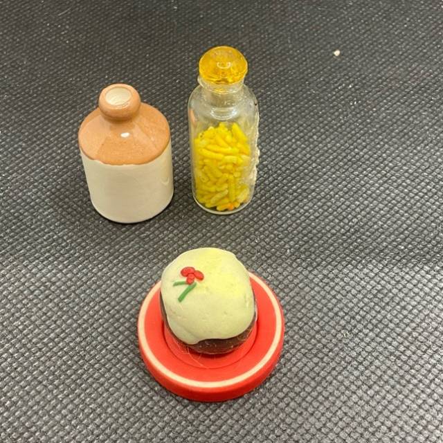 Miniature Dolls House kitchen Bottles and Pu...
