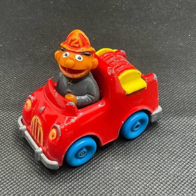 Sesame Street Muppet 1981 Die Cast Car Fire...