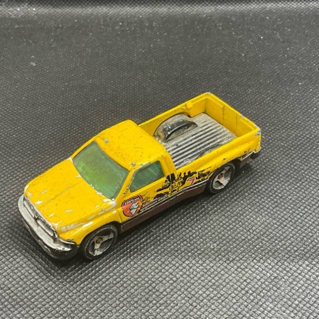 HL DODGE RAM TRUCK Yellow