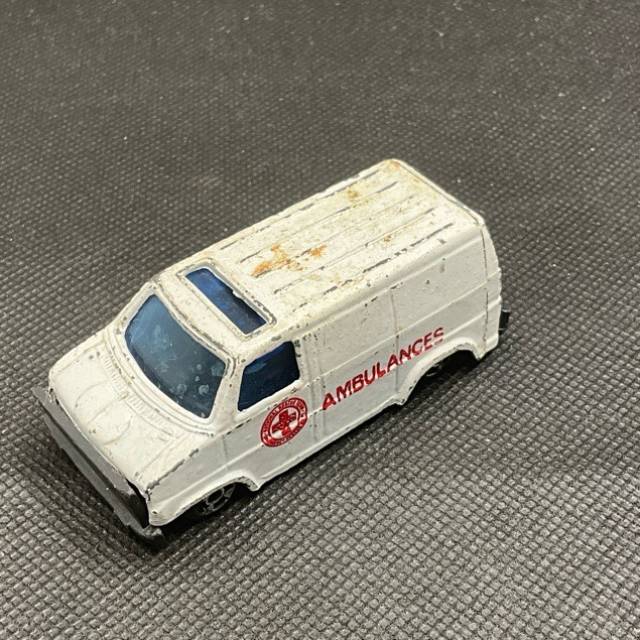 Yatming No. 1501 Ford Econoline ambulance